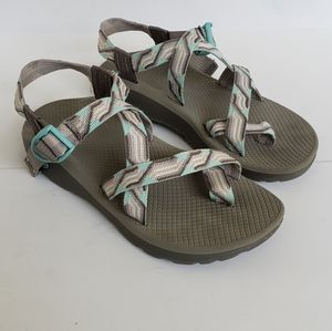 Chacos woman size 9, gray and light teal